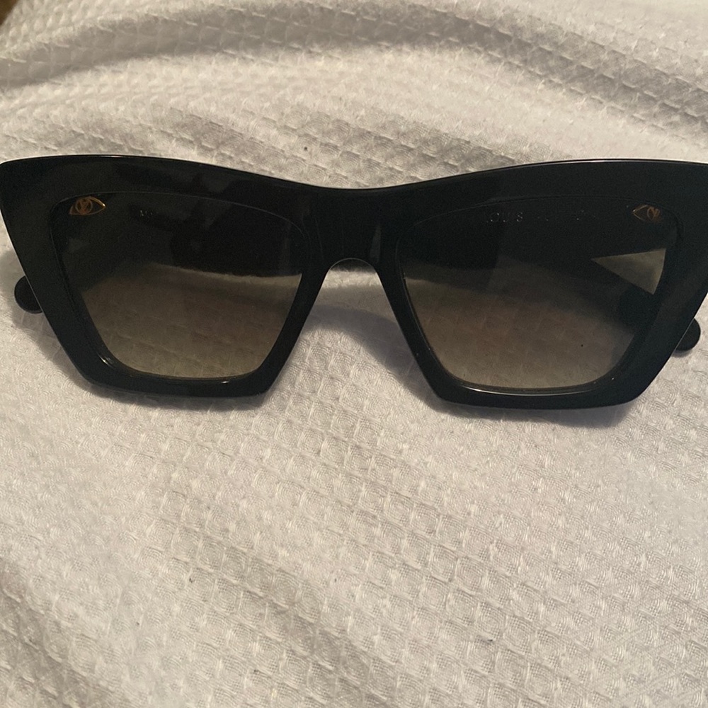 Louis Vuitton LV FAME C.E. Sunglasses BLACK